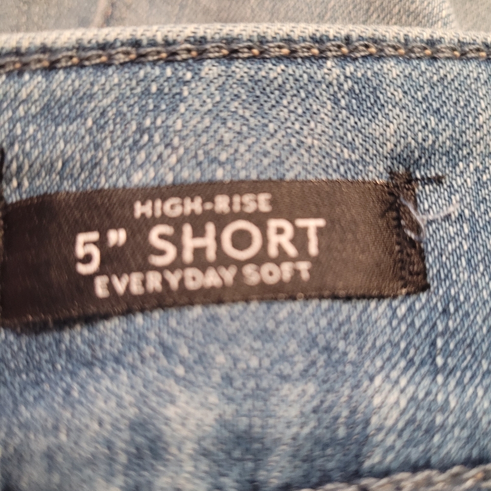 WHBM High Rise 5 Inch Everyday Soft denim shorts - 14.        M64 - Picture 6 of 9